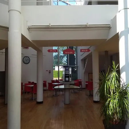 Отель Mister Bed Universite